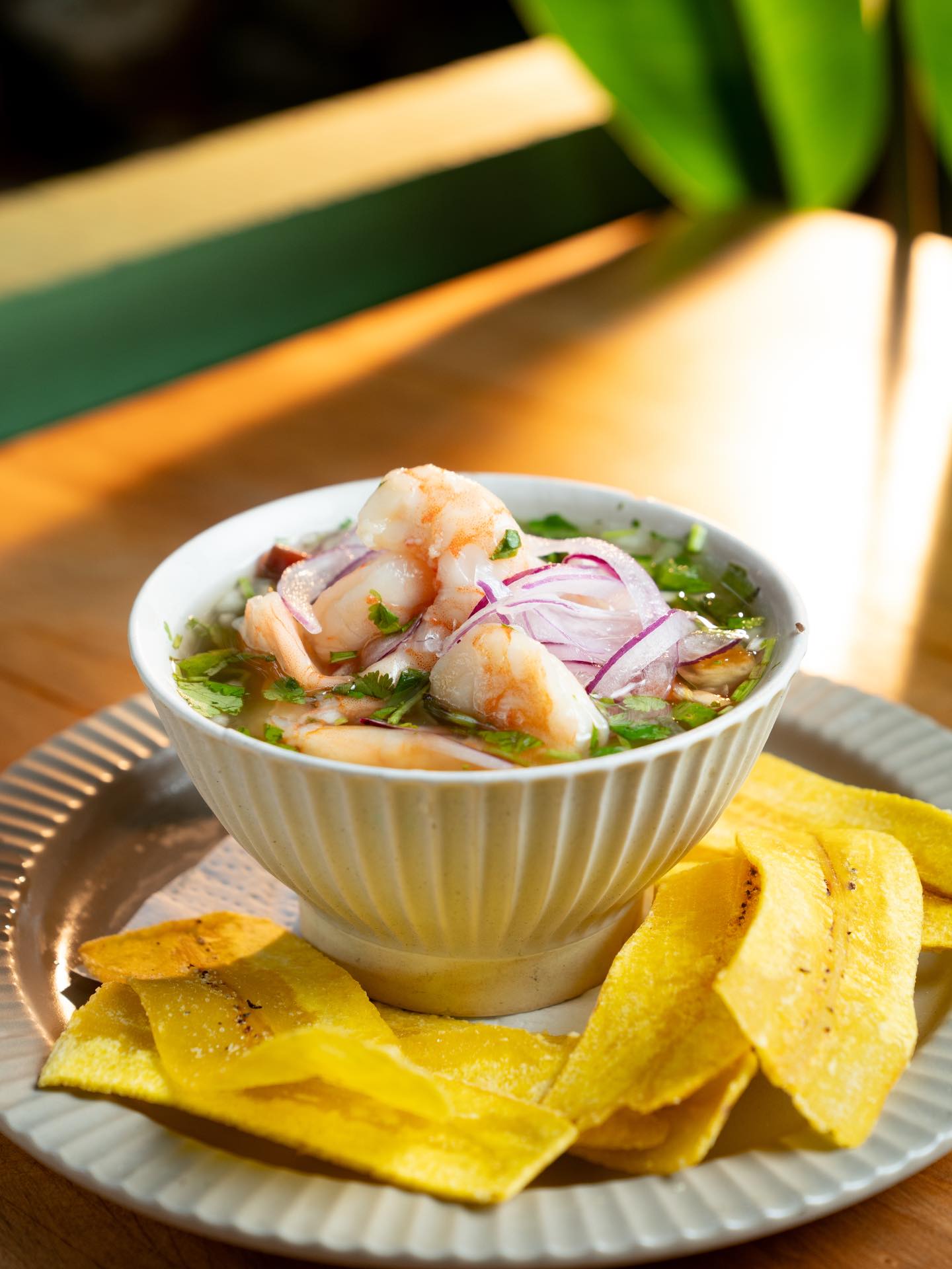 Ceviche con platanitos